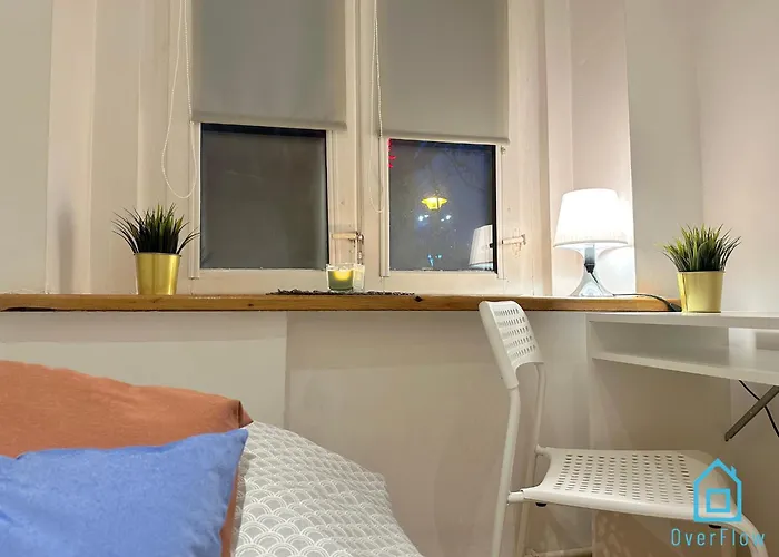 Nest - 20 Minutes To Old Town & Seaside בית אירוח